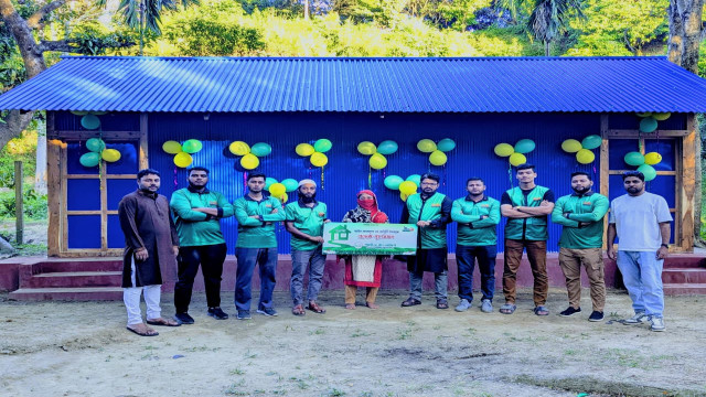 বৃদ্ধা ফাতেমা পেলো  'স্মাইল বাংলাদেশ'র ভালোবাসার উপহার—একটি নতুন ঘর।