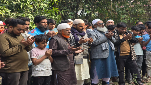 চাঁপাইনবাবগঞ্জে সড়ক দুর্ঘটনায় নিহতদের কবর জিয়ারত ও শোকসন্তপ্ত পরিবারের সঙ্গে সাক্ষাৎ
