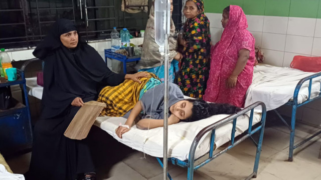 বেঁচে আছে বজ্রপাতে আহত স্কুলছাত্রী বর্ষা