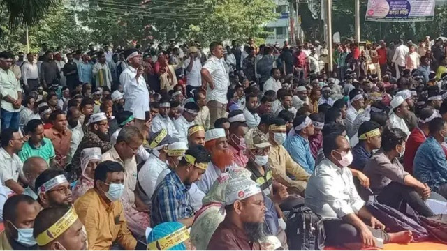 প্রাথমিক শিক্ষকদের কর্মবিরতি স্থগিত, অবস্থান কর্মসূচি চলবে