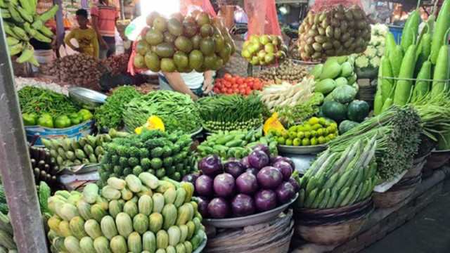 শীতের সবজির সরবরাহ বাড়ছে, কমেনি পেঁয়াজের দাম