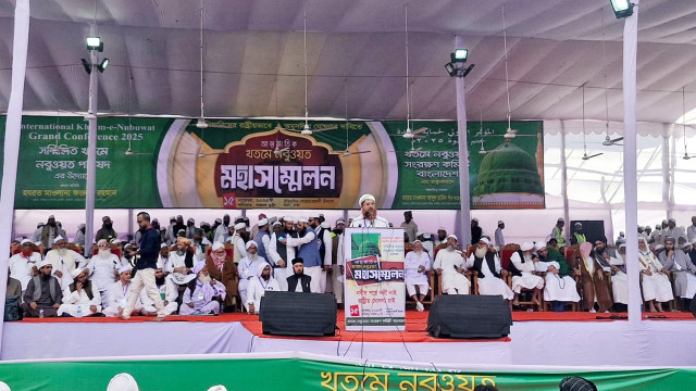সোহরাওয়ার্দীতে খতমে নবুওয়ত মহাসম্মেলনে ধর্মপ্রাণ মানুষের ভিড়