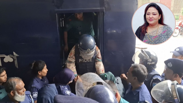 মানিকগঞ্জ আদালতে কণ্ঠশিল্পী মমতাজ