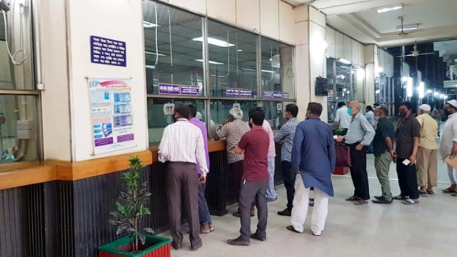 যেসব জায়গায় শুক্রবার রাত ১০টা পর্যন্ত খোলা থাকবে ব্যাংক