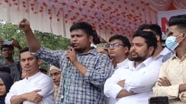 কয়েকটি দল সচিবালয়ে গিয়ে ডিসি ভাগাভাগি করছে: হাসনাত