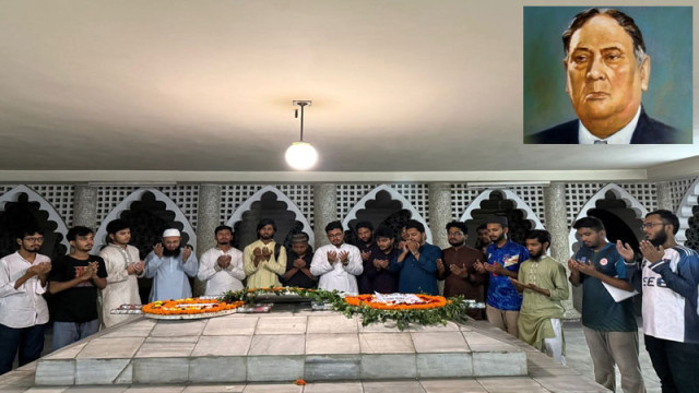 শেরেবাংলা এ কে ফজলুল হকের কবর জিয়ারতে ডাকসু নেতৃবৃন্দ