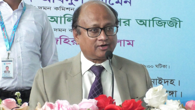 যারা দেশে আছেন তারা যেন কেউ পালাতে না পারেন: দুদক চেয়ারম্যান