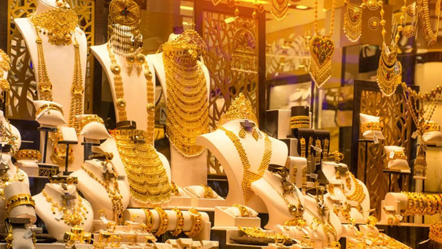 দেশে স্বর্ণের দামে বড় পতন, ভরি কত