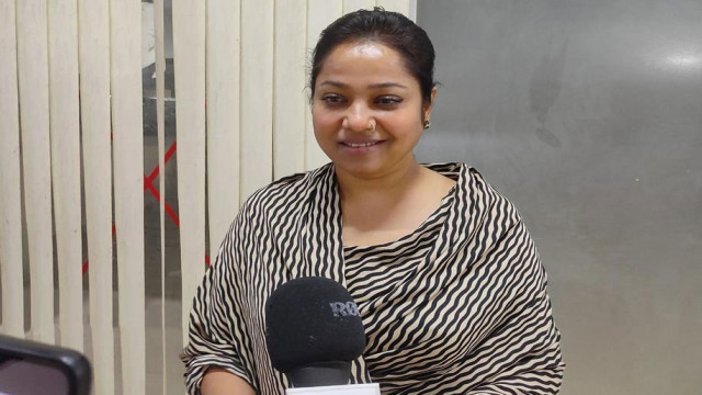 ডিভোর্স নিয়ে আলোচনার মধ্যেই এবার মুখ খুললেন ডলি সায়ন্তনী