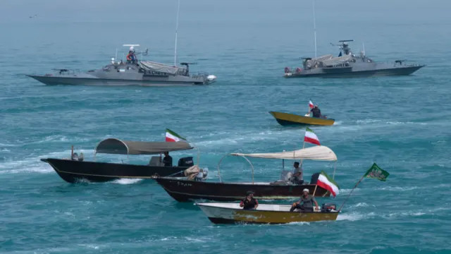 হরমুজ প্রণালি বন্ধ, যেসব চাপের মুখে বাংলাদেশের অর্থনীতি