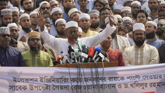 দুই উপদেষ্টাকে জিজ্ঞাসাবাদের দাবিতে জামায়াতের বিক্ষোভ মিছিল