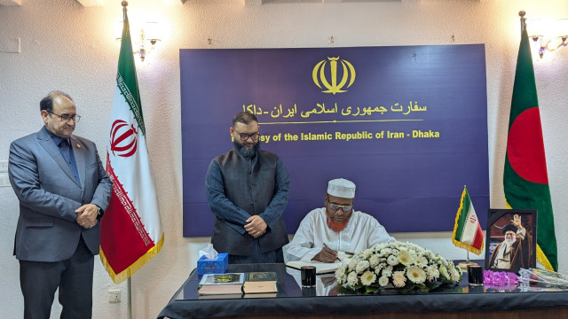 খামেনীর প্রতি সম্মান জানিয়ে ঢাকাস্থ ইরান এ্যাম্বাসিতে খোলা শোক বইয়ে জামায়াতের স্বাক্ষর