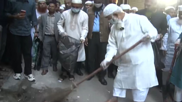 রাস্তা পরিষ্কারের মধ্য দিয়ে কাজ শুরু জামায়াত আমিরের