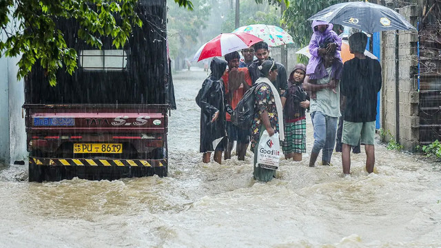 বন্যা-ভূমিধসে শ্রীলঙ্কায় নিহত ৪৪, ডুবছে মালয়েশিয়াও