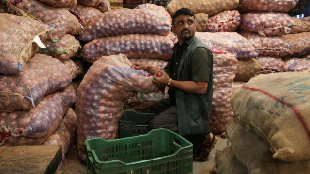 মুখ ফিরিয়ে নিয়েছে বাংলাদেশ, কাঁদছেন ভারতের পেঁয়াজ ব্যবসায়ীরা
