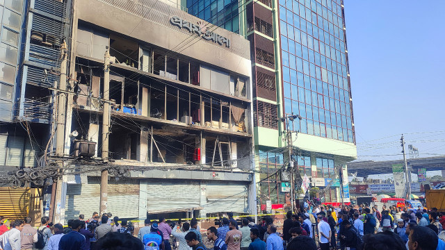 পুরোপুরি নিভেছে প্রথম আলো কার্যালয়ের আগুন