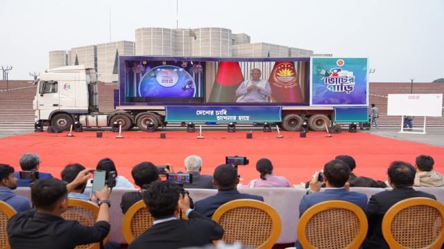 যাত্রা শুরু করলো ভোটের গাড়ি সুপার ক‍্যারাভান
