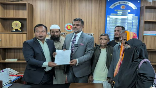 মনোনয়নপত্র সংগ্রহে ‘বৈচিত্র্য’ দেখালেন শিশির মনির