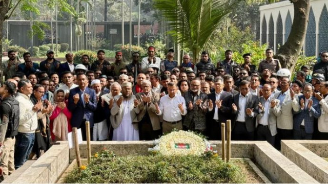 শহিদ ওসমান হাদির কবর জিয়ারত করলেন তারেক রহমান