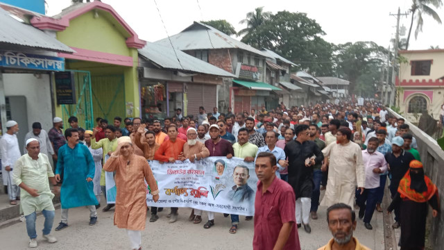 গলাচিপা বিপুল উদ্দীপনায় জাতীয় বিপ্লব ও সংহতি দিবসে-বর্ণাঢ্য রেলি ও সমাবেশ।