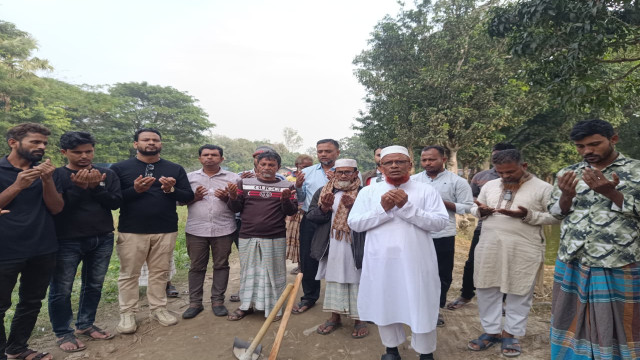 মিরসরাইয়ে মনু ভূঁইয়াপাড়া সড়কের নির্মাণ কাজের উদ্বোধন