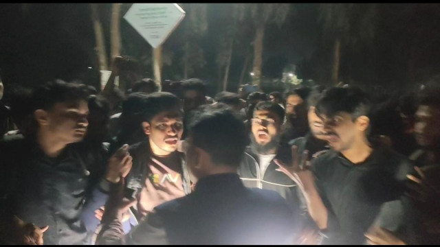 ইবিতে প্রক্টর, নিরাপত্তাকর্মীকে হেনস্তা; সাংবাদিকদের ওপর মব