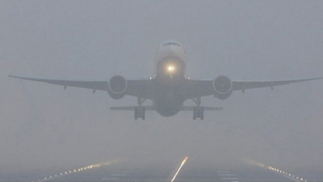 কুয়াশায় ঢাকায় নামতে না পেরে ৫ ফ্লাইট গেল কলকাতা