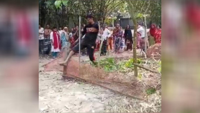 গাইবান্ধায় জমি বন্টনের জেরে বাবার কবরে ছোট ছেলের তাণ্ডব, ভাংচুর