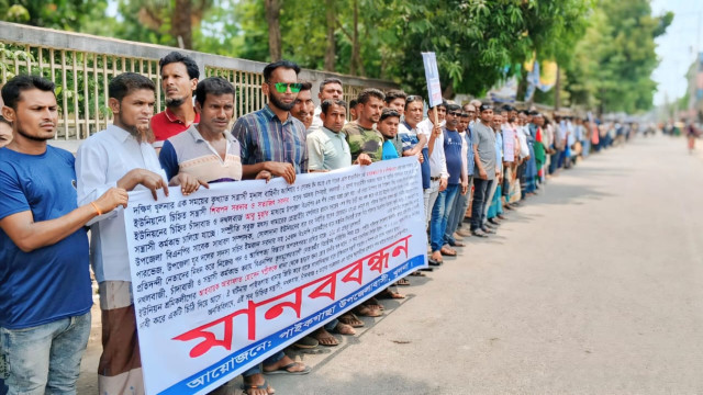 পাইকগাছায় বিএনপি ১২ নেতার নামে মামলা প্রত্যাহারের দাবীতে মানববন্ধন, বিক্ষোভ ও প্রতিবাদ সভা