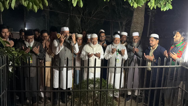 শহীদ মাওলানা মতিউর রহমান নিজামী রাহিমাহুল্লাহর কবর জিয়ারত করলেন আমীরে জামায়াত ডা. শফিকুর রহমান