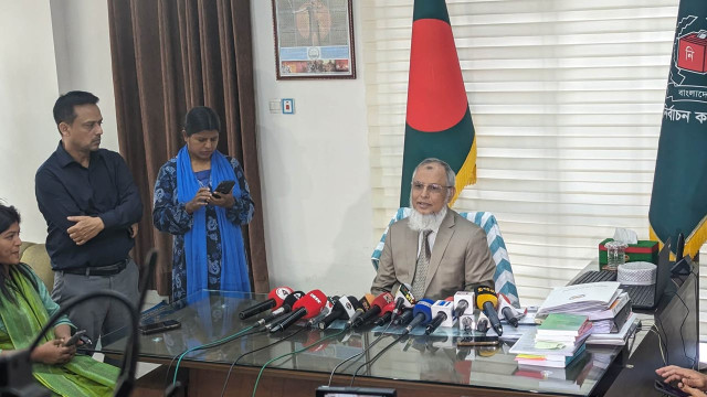 আদালতের নির্দেশ পেলে ভোট পুনর্গণনার সিদ্ধান্ত নেয়া হবে: ইসি আনোয়ারুল