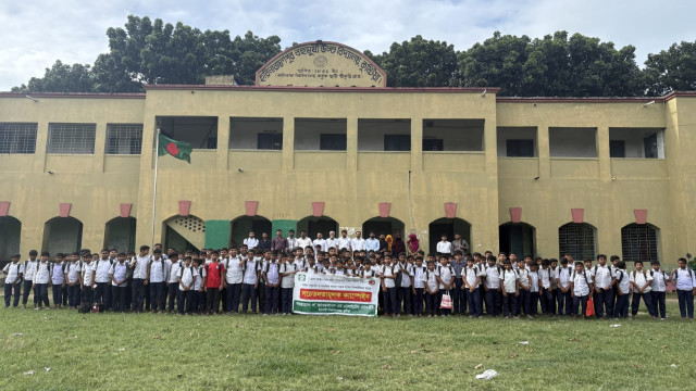আইনি সচেতনতা বৃদ্ধিতে স্কুল শিক্ষার্থীদের দোরগোড়ায় ইবি শিক্ষার্থীরা