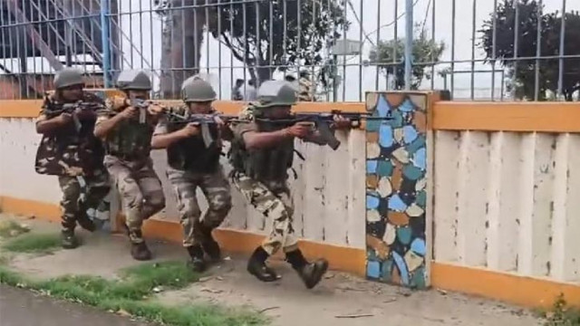 আচমকা ফারাক্কা ব্যারেজ ঘিরে ফেলল সেনা, এলো কেন্দ্রীয় বাহিনী ও রাজ্য পুলিশ