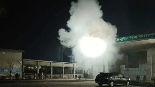 গোপালগঞ্জ বিজ্ঞান ও প্রযুক্তি বিশ্ববিদ্যালয়ের গেটে ককটেল বিস্ফোরণ