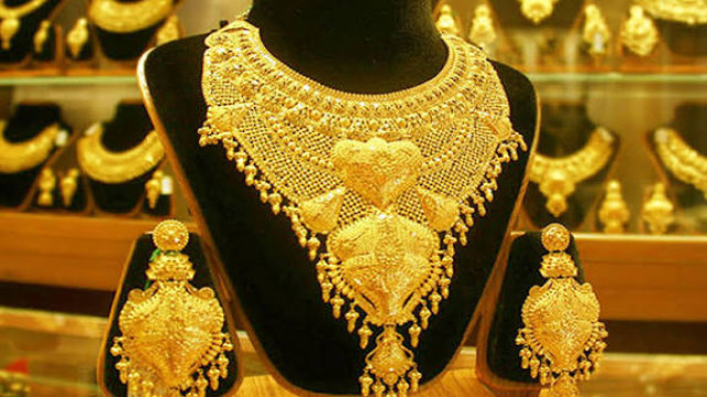 সব রেকর্ড ভেঙে দেশের বাজারে সোনার দামে ইতিহাস