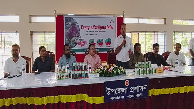 " কৃষক ও তরমুজ চাষীদের অর্থনৈতিক সমৃদ্ধি অর্জনে লাল তীর সীড লিমিটেড কল্যাণে কাজ করছে।"(তাবিদ আউয়াল, স্বত্বাধিকারী)।