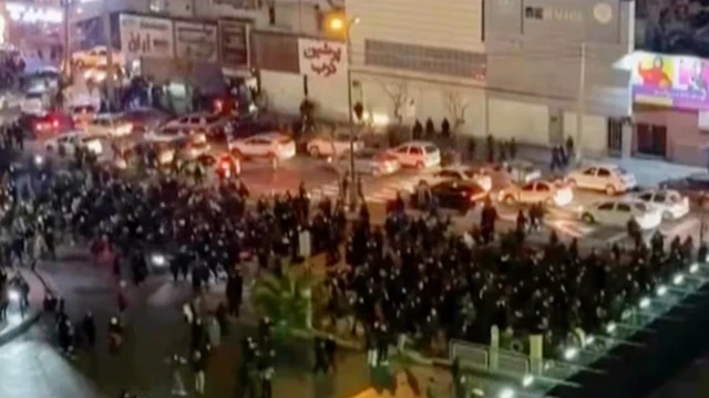 ইরানে সরকার বিরোধী বিক্ষোভ তুঙ্গে, নিহত ছাড়াল ২০০