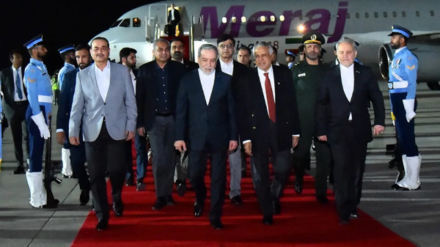 ইসলামাবাদে পৌঁছেছেন ইরানের পররাষ্ট্রমন্ত্রী আব্বাস আরাগচি