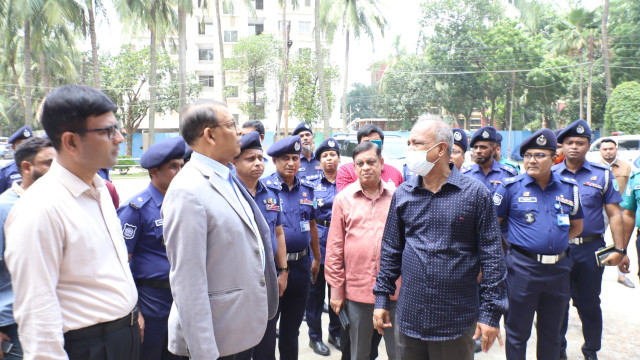 মিটফোর্ডে হত্যাকাণ্ডে জড়িত সবাইকে আইনের আওতায় আনা হবে: স্বরাষ্ট্র উপদেষ্টা
