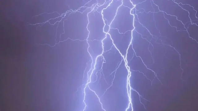 ৬ জেলায় বজ্রপাতে প্রাণ গেল ১২ জনের