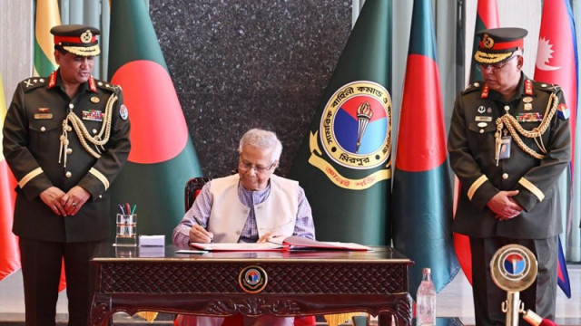 নির্বাচনকে শান্তিপূর্ণ ও আনন্দমুখর করতে সেনাবাহিনীর সহায়তা কামনা প্রধান উপদেষ্টার