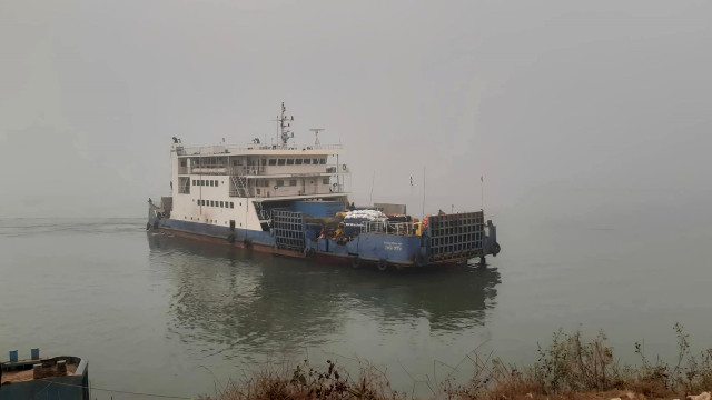 ৫ ঘণ্টা পর দৌলতদিয়া-পাটুরিয়া নৌরুটে ফেরি চলাচল শুরু