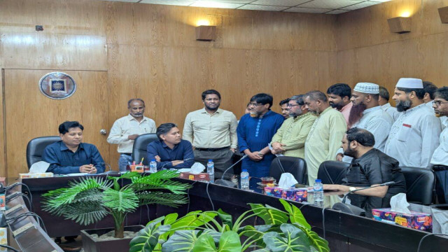রুয়া নির্বাচন যথাসময়ে করতে উপ-উপাচার্য বরাবর স্মারকলিপি