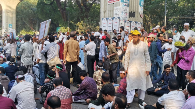 দাবি বাস্তবায়নে দৃশ্যমান অগ্রগতি না হওয়ায় মঙ্গলবারও দেশের প্রাথমিক বিদ্যালয়গুলোতে চলবে শিক্ষকদের লাগ...