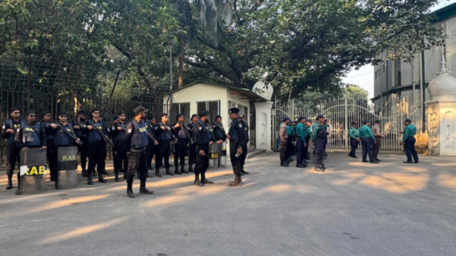 ১৩ সেনা কর্মকর্তাকে আনা হচ্ছে ট্রাইব্যুনালে, র‍্যাব-বিজিবির কড়া নিরাপত্তা