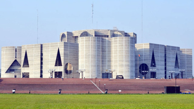 প্রধানমন্ত্রী ও মন্ত্রীদের শপথ সংসদের দক্ষিণ প্লাজায়