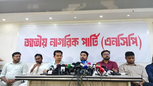 রবিবার (২৯ জুন) এক সংবাদ সম্মেলনে মাসব্যাপী কর্মসূচি ঘোষণা করেন এনসিপির আহ্বায়ক নাহিদ ইসলাম।