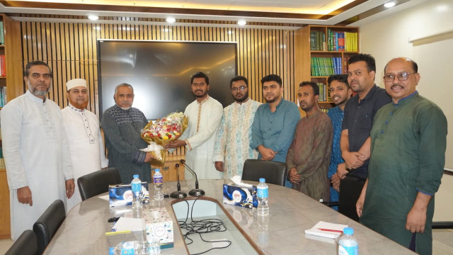 মতবিনিময় শেষে ব্রিফিং এ জামায়াত ও গণ অধিকারের নেতারা