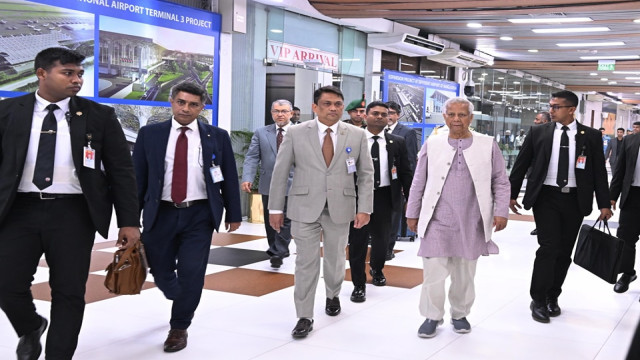 কাতারের উদ্দেশে রওনা দিয়েছেন প্রধান উপদেষ্টা