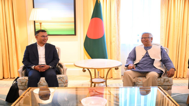 প্রধান উপদেষ্টার সঙ্গে বৈঠকে বসেছেন তারেক রহমান